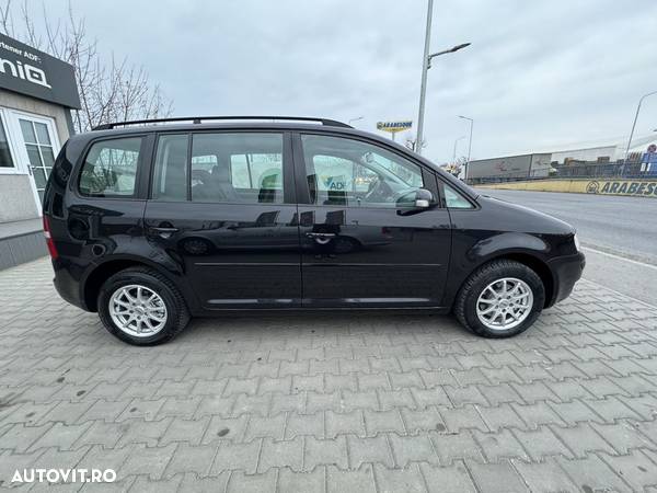 Volkswagen Touran 2.0TDI Highline Aut - 21