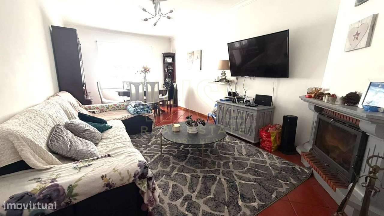 Apartamento T3 com  Garagem e Arrumo no Centro da Lousã-3