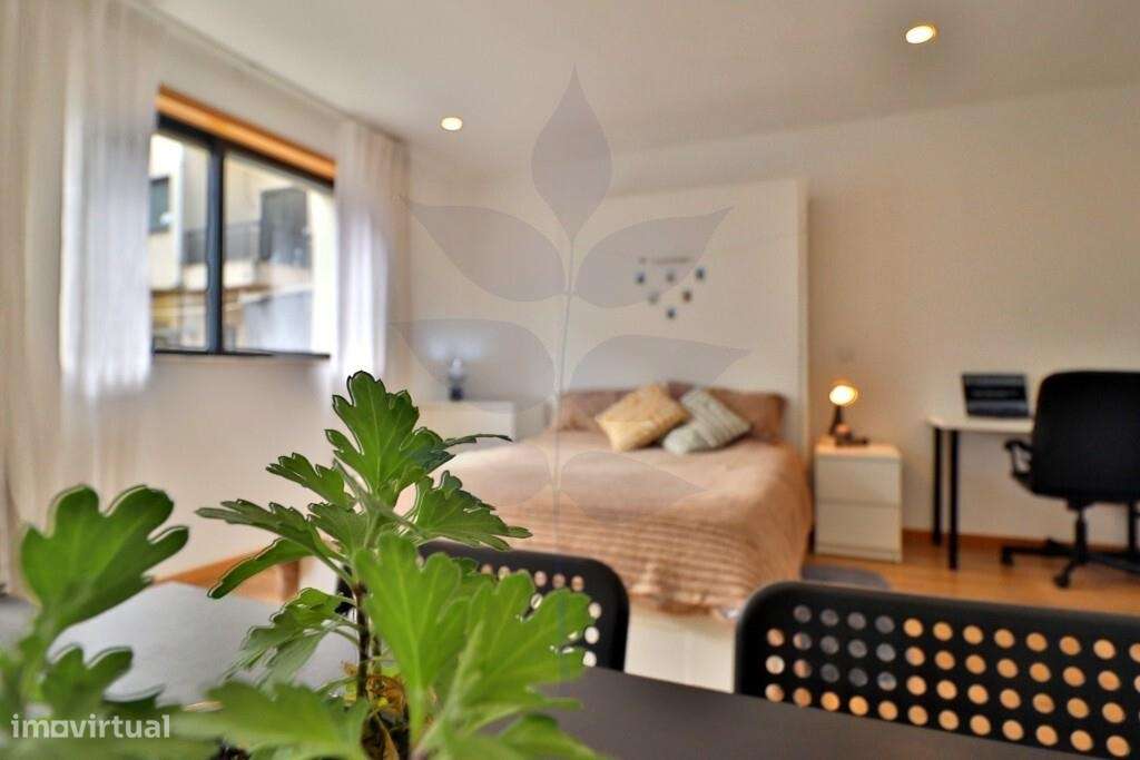 Apartamento T0 com terraço – mobilado e equipado | Braga - Grande imagem: 2/38