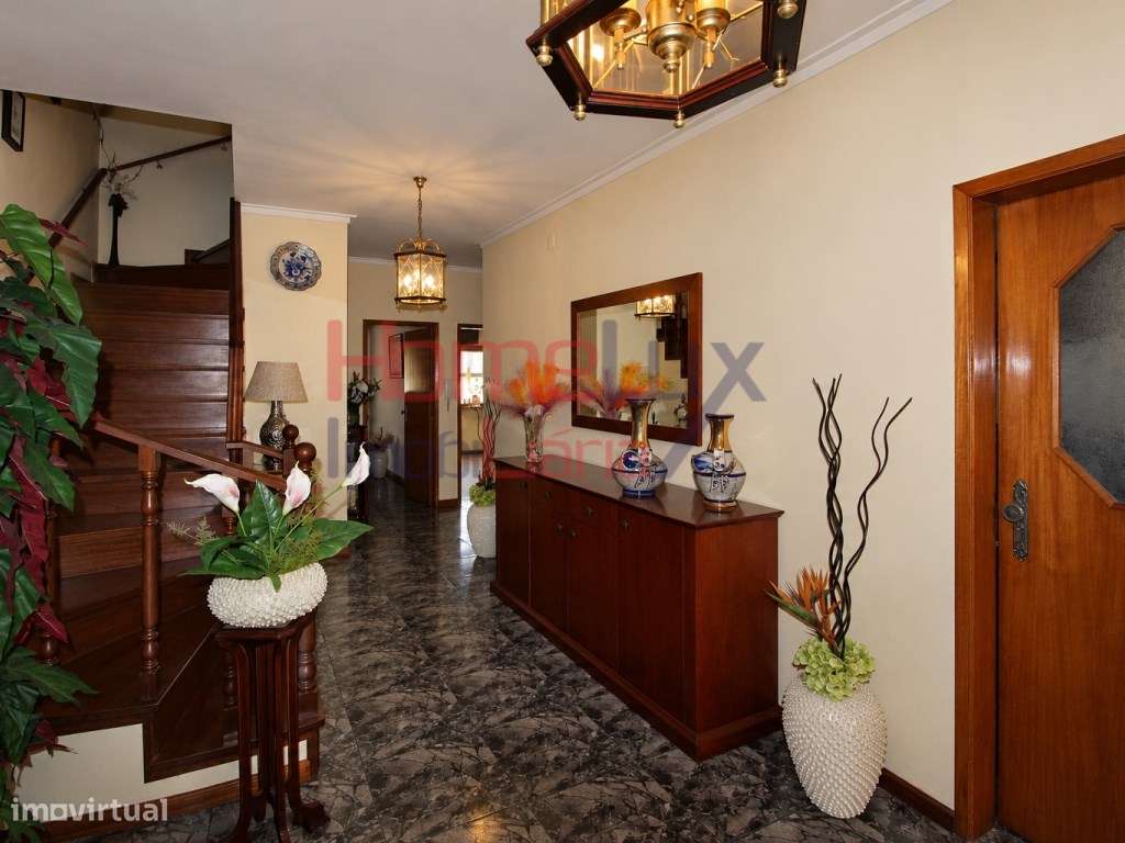 Moradia T4 em Fânzeres-12