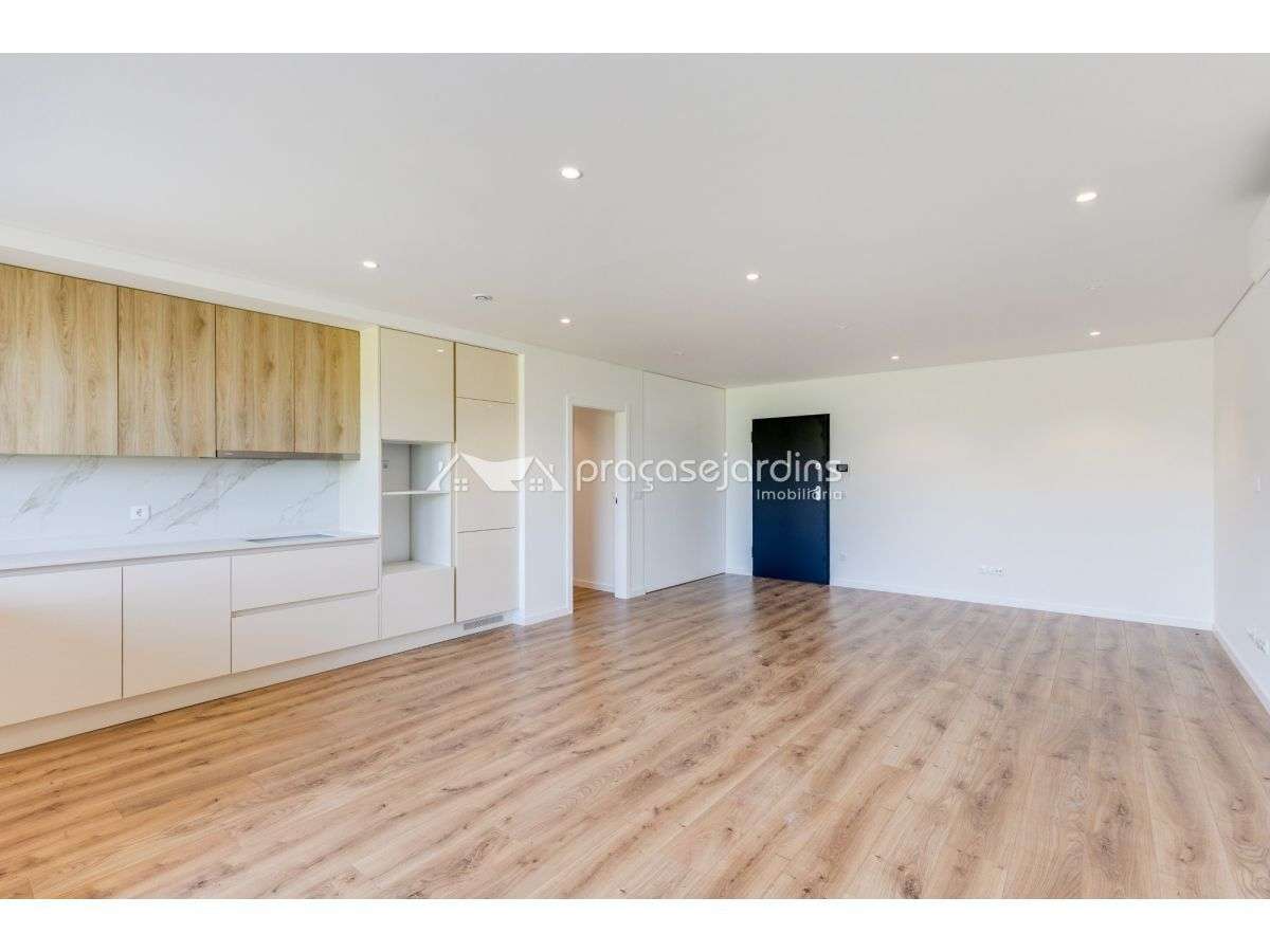 Apartamento T3 Moderno com Excelentes Acabamentos-4