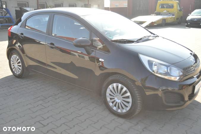 Kia Rio 1.1 CRDI Dream-Team Edition - 28