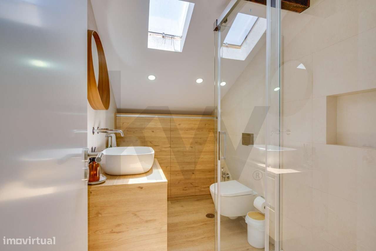 Fabulosa Moradia T4 com Piscina e Espaço Exterior-31
