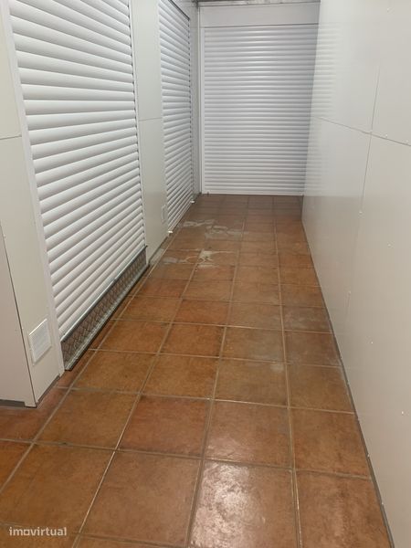 Alugar Box / Arrumo / Garagem / Arrecadação - Grande imagem: 1/2