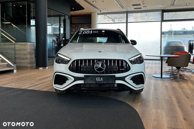 Mercedes-Benz GLA - 2