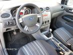 Ford Focus 1.6 16V Style - 12