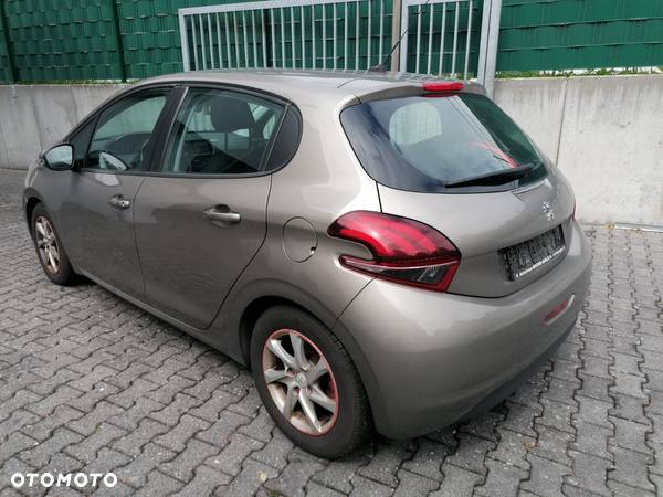 Peugeot 208 1.4 VTi Allure - 5