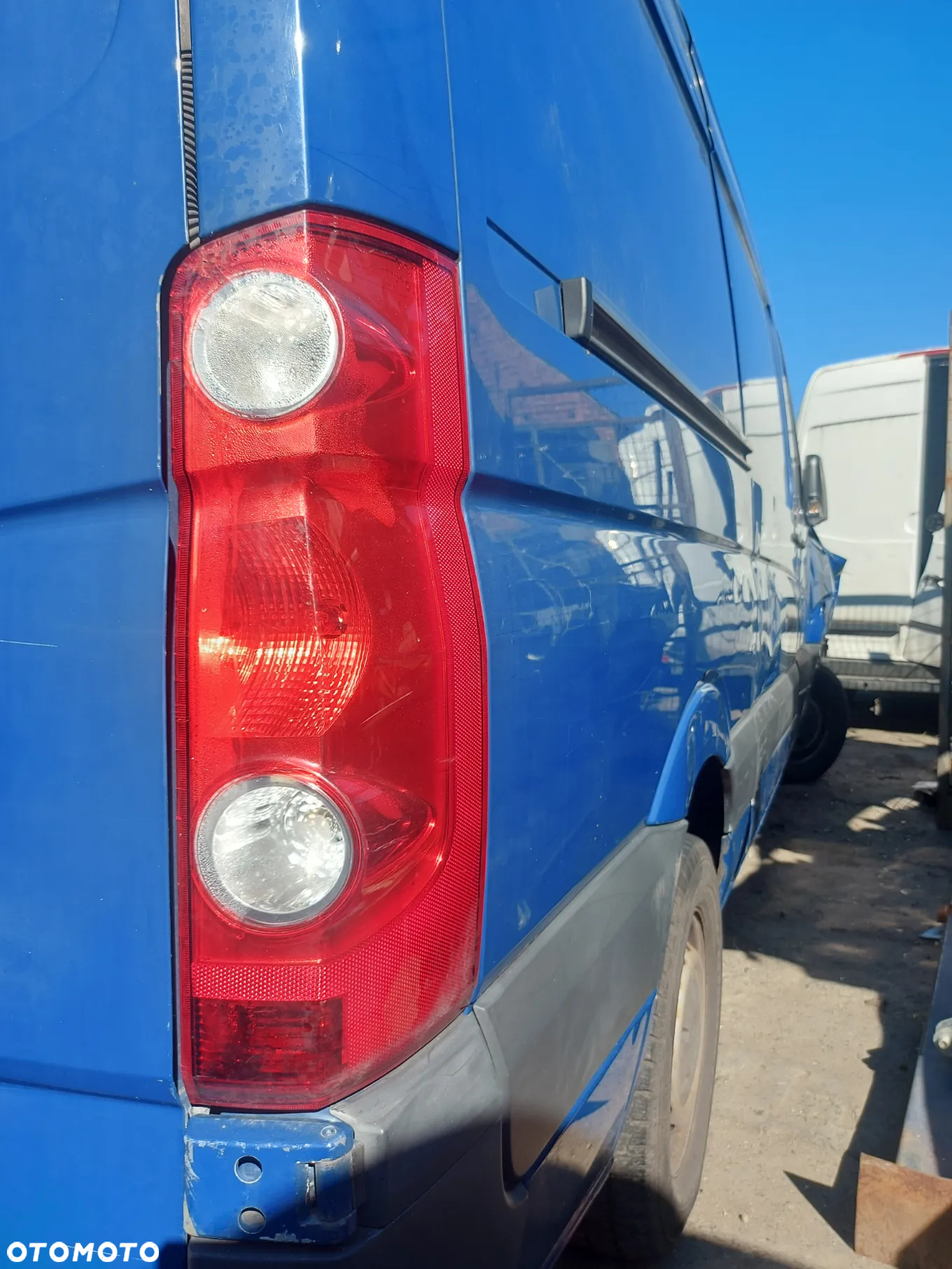 VW CRAFTER LAMPA PRAWY TYŁ - 2