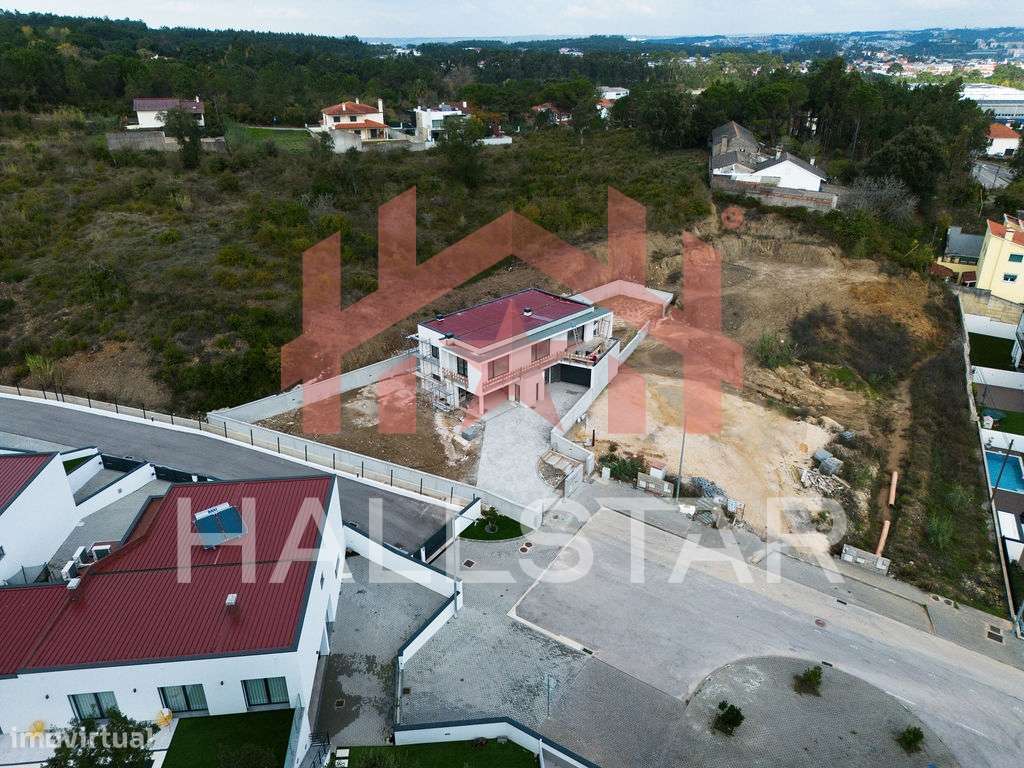 Moradia T4+1 / 2 Suites / Parceiros-7