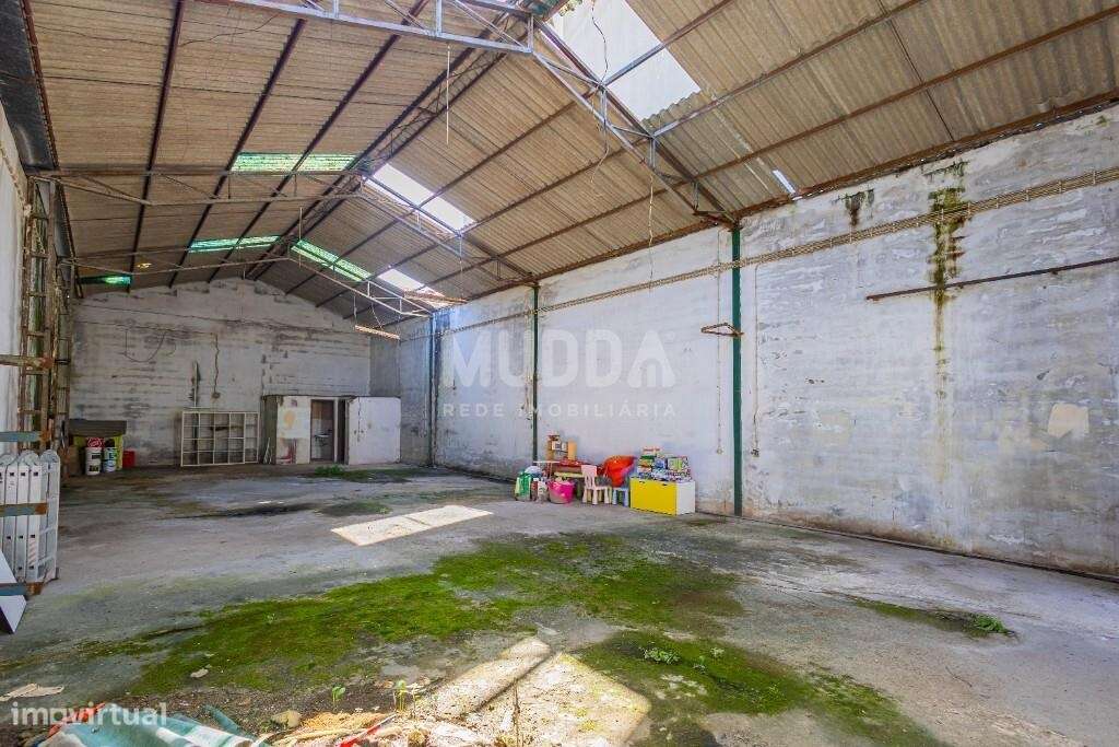 Armazém com potencial construtivo de habitação até 3 pisos-10