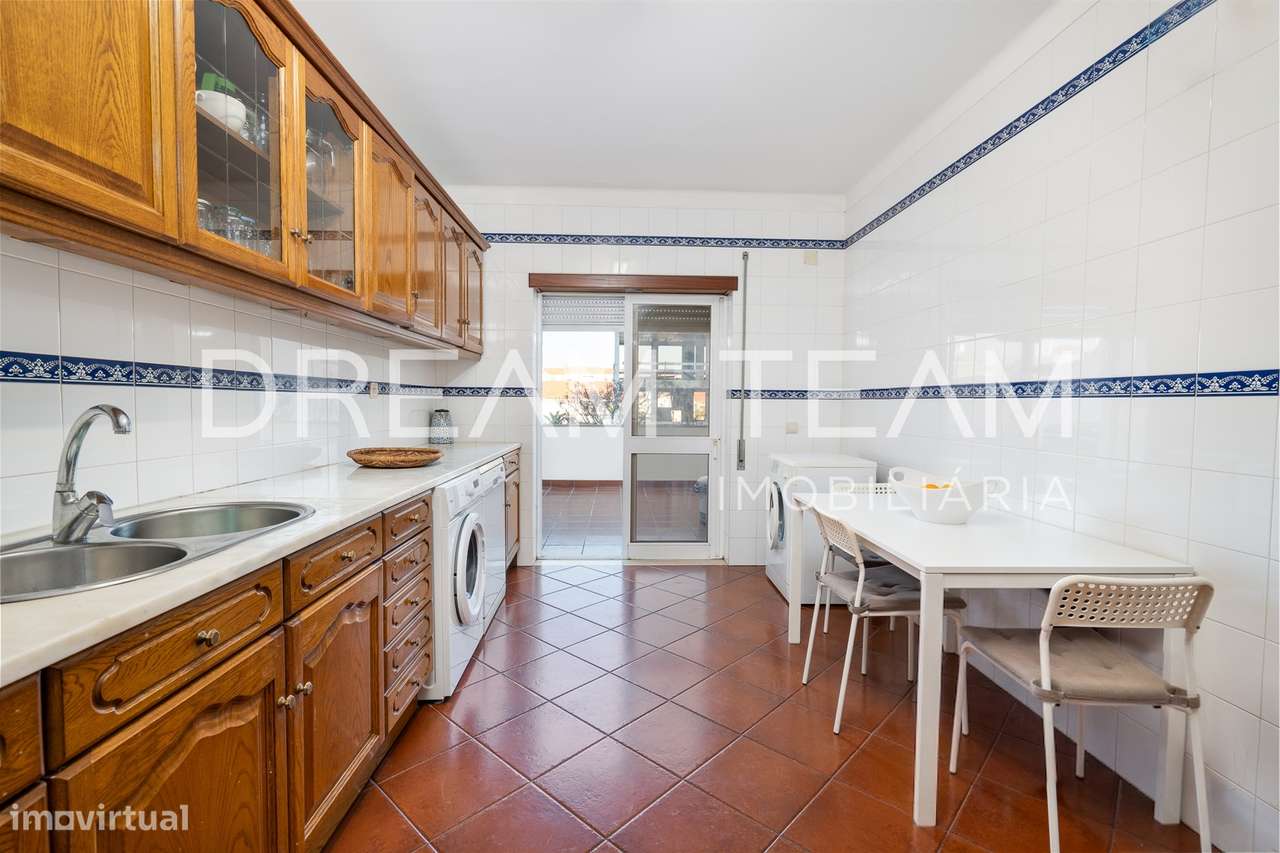 Apartamento T3 com terraço no centro do Montijo-12