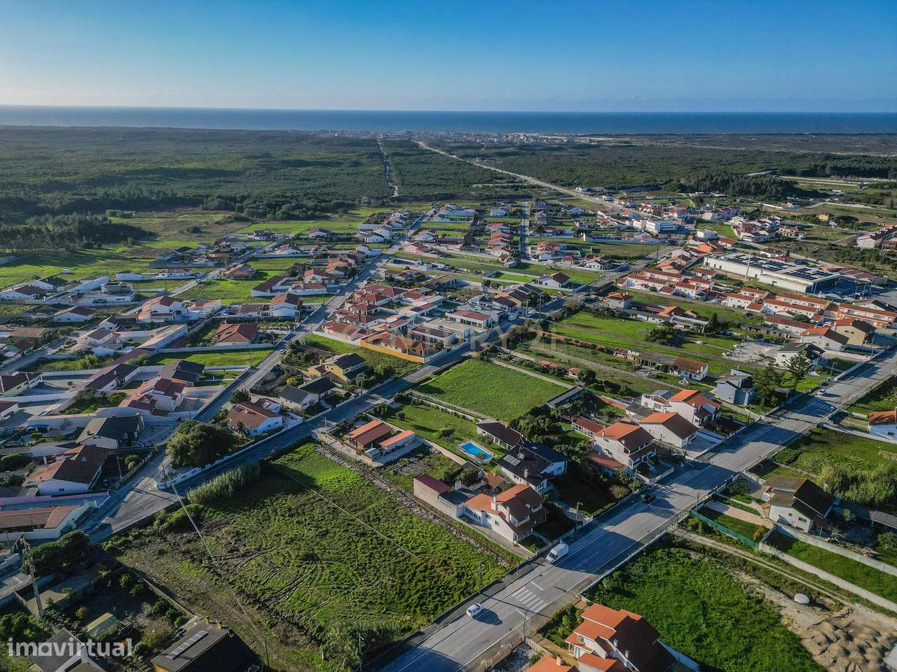 Moradia com piscina, terreno e anexos em Vieira de Leiria e a 2km da p-15