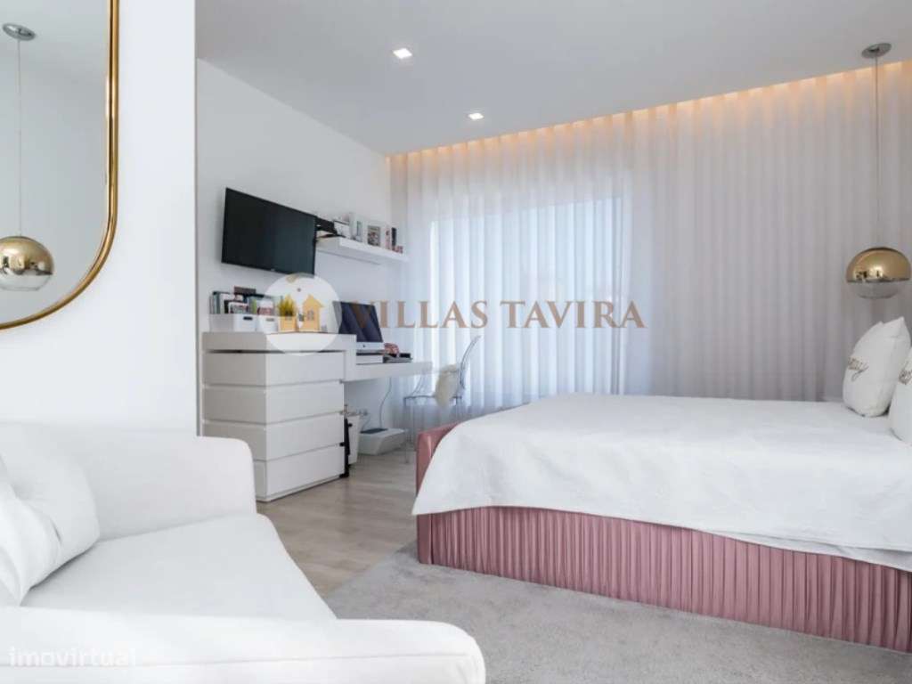Moradia T3 de Luxo com Piscina, Vista Mar e Acabamentos Premium-48