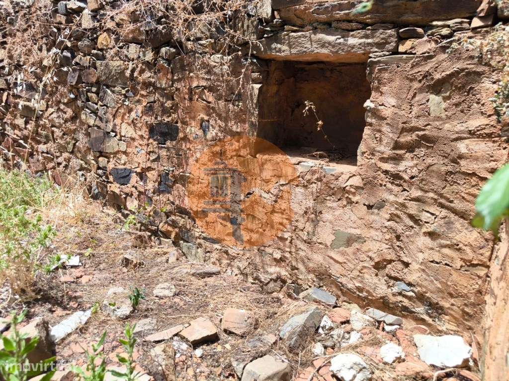 TERRENO COM 4.560 m2 - COM RUINA DE 100 M2 - ARRECADAÇÃO - JUNTO A ... - Grande imagem: 4/27