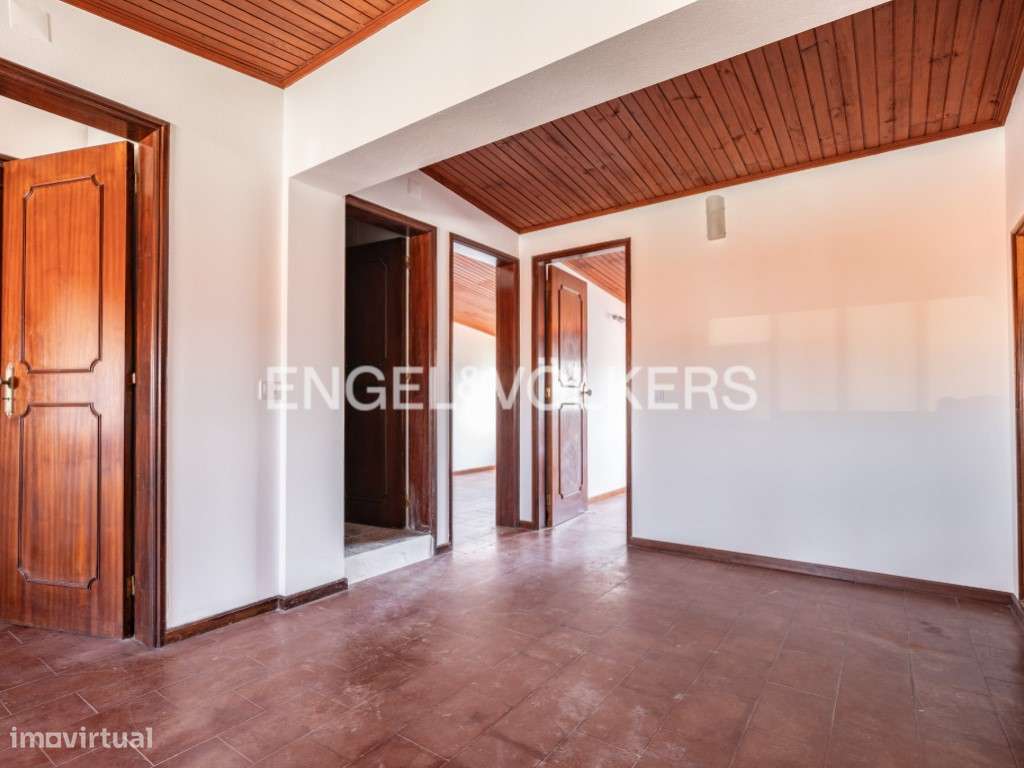 Moradia T4+3 remodelada na Charneca da Caparica-23