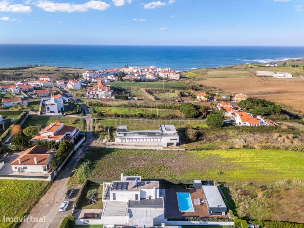 Moradia de Luxo T3 com Piscina e Vista Mar-44