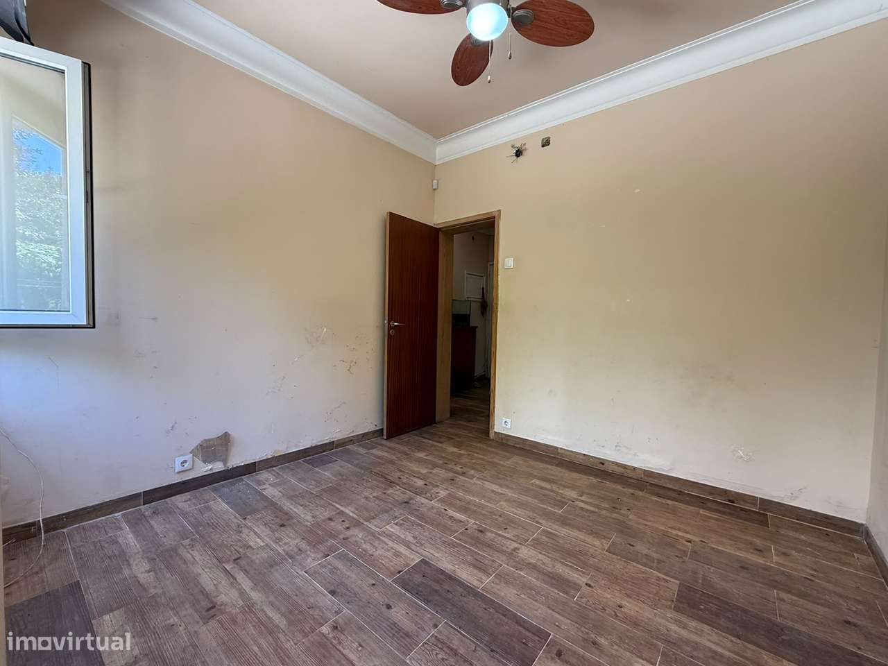 Apartamento T2 na Penha de França em prédio com elevador-12