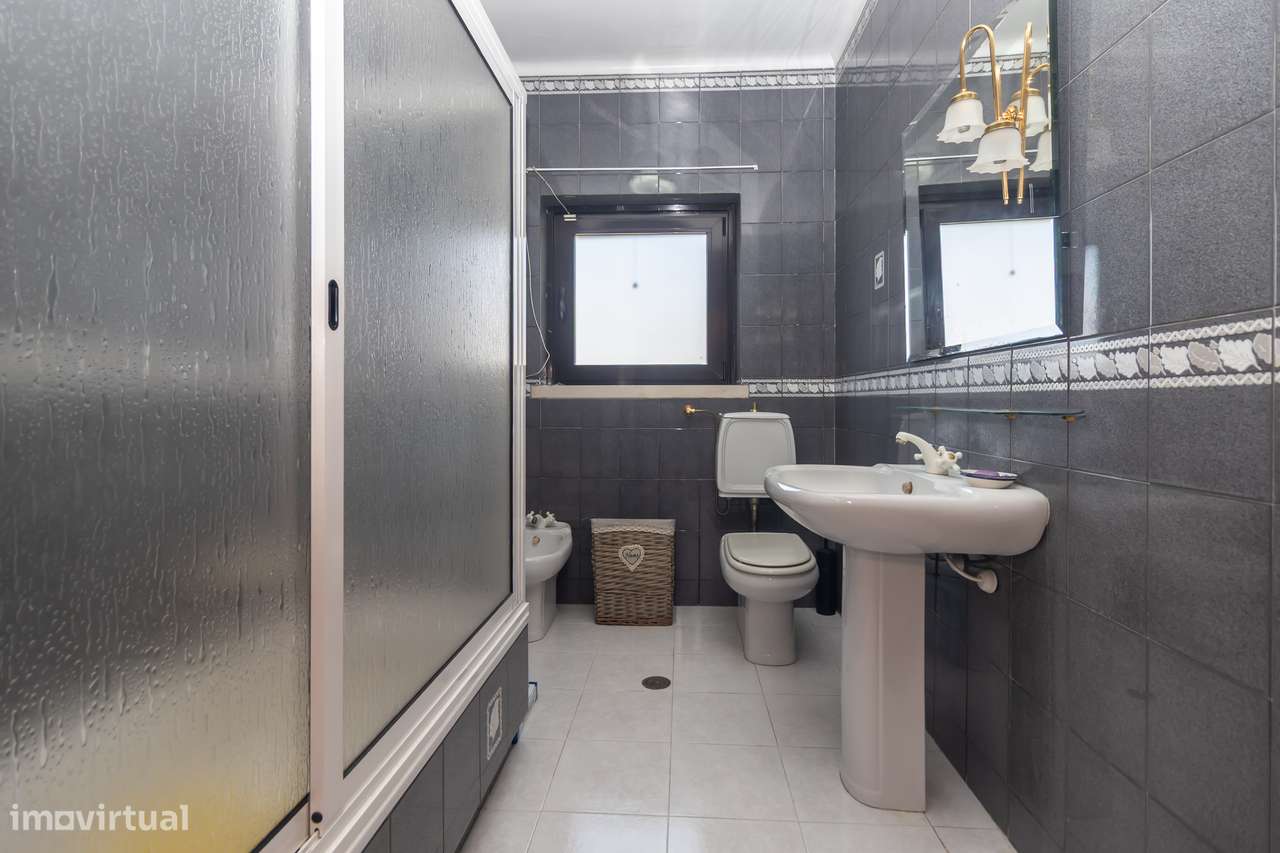 Moradia T5 isolada, Garagem , Quinta Charnequinha-13
