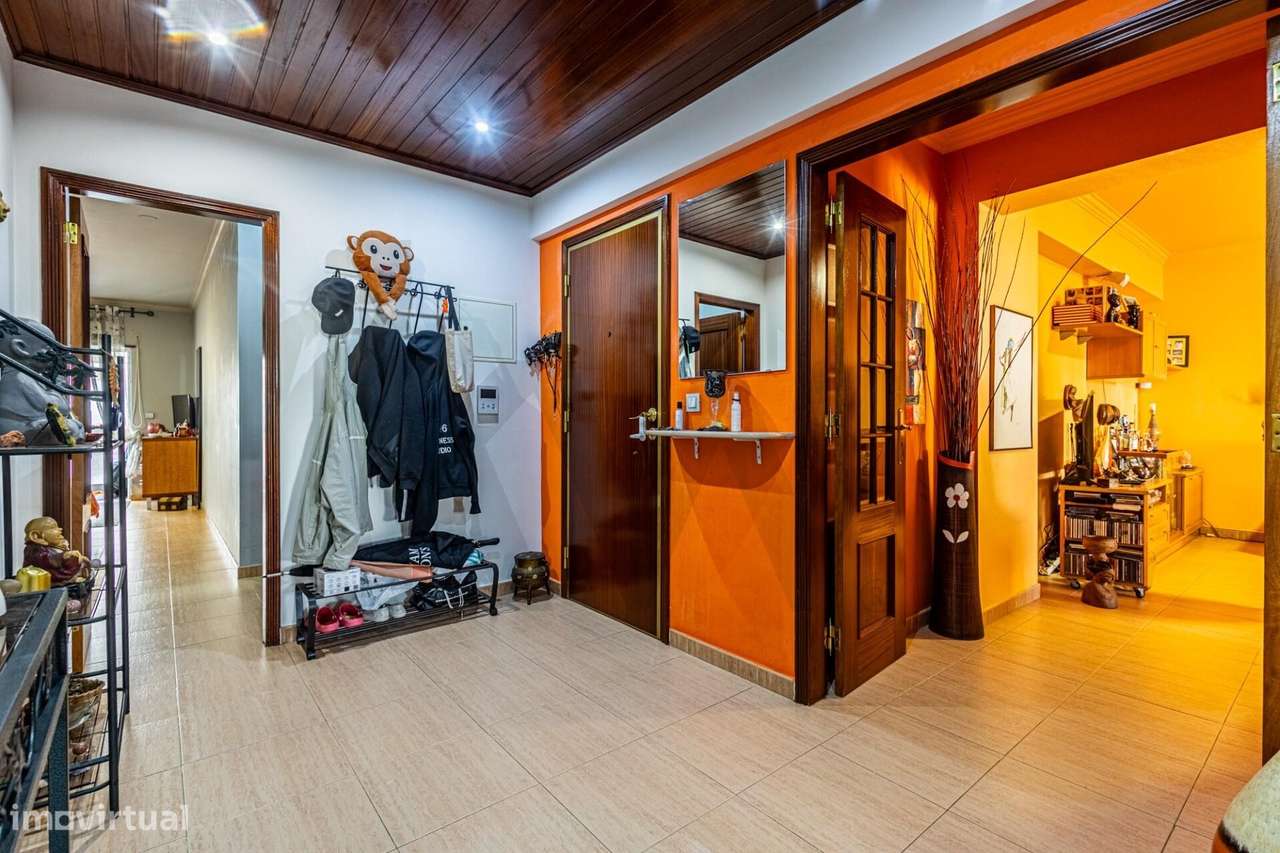 Apartamento T2 com 111 m2 em Monte Abraão-14