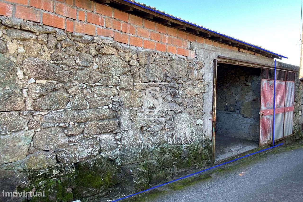 2 imóveis para reconstrução em Molelos - Grande imagem: 5/13