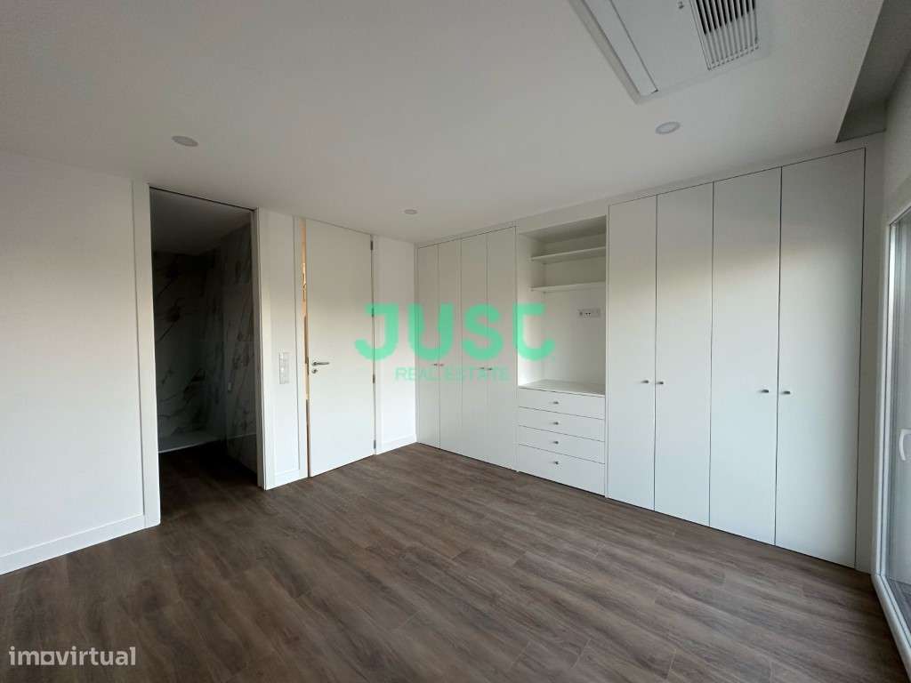 Apartamento T2 com suíte com closet, terraço e uma 1 vaga de garage...-9