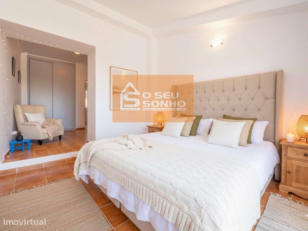 Moradia T4 em Santa Bárbara de Nexe-11