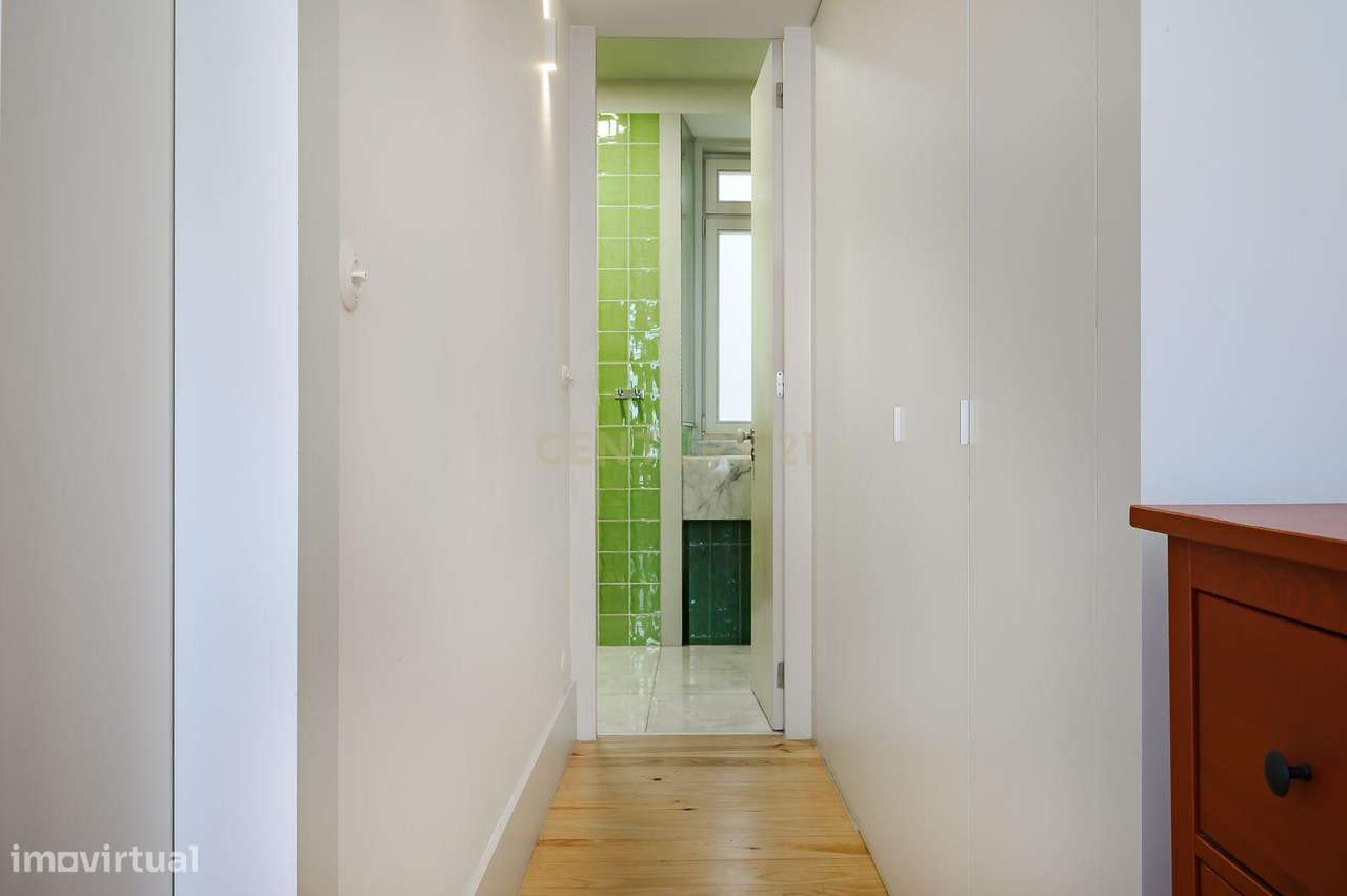 Apartamento T2 de Luxo com Varanda a Sul, Vista Rio e Prédio Totalment-17