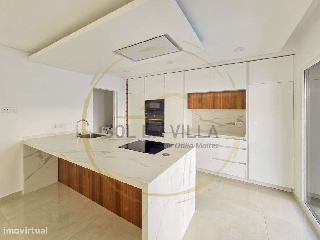 Moradia T4 Isolada com piscina - Valadares, Corroios - 750.000€ - Grande imagem: 4/46