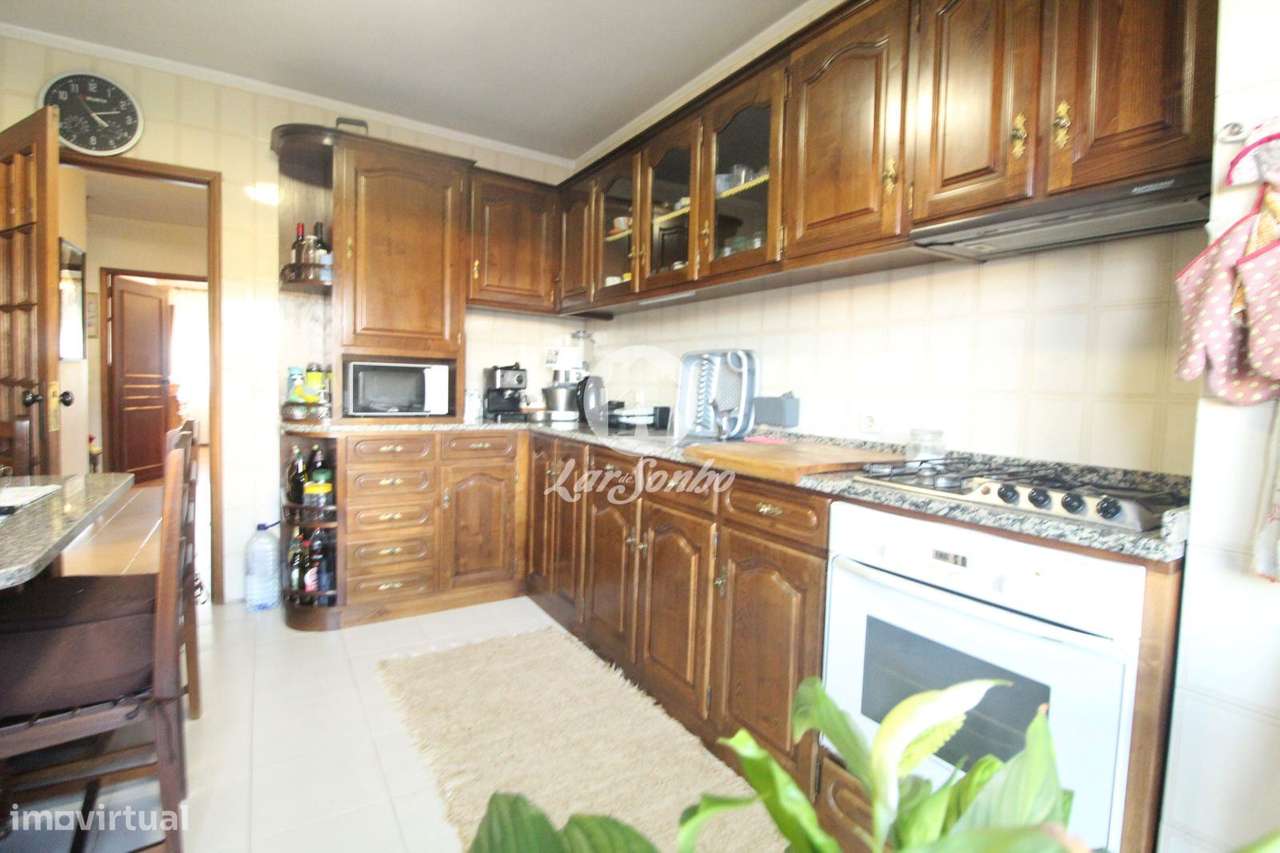 Apartamento T2, situado em Valongo-4