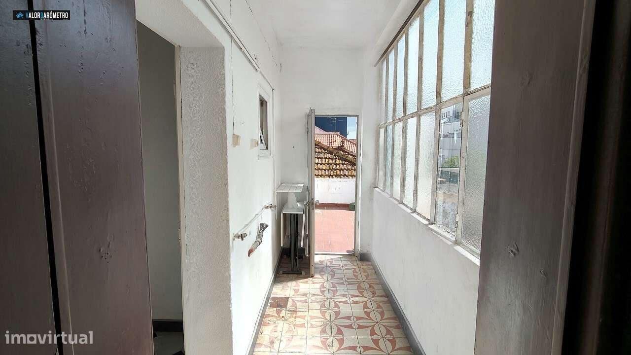 Prédio T5 com logradouro e arrumos-13