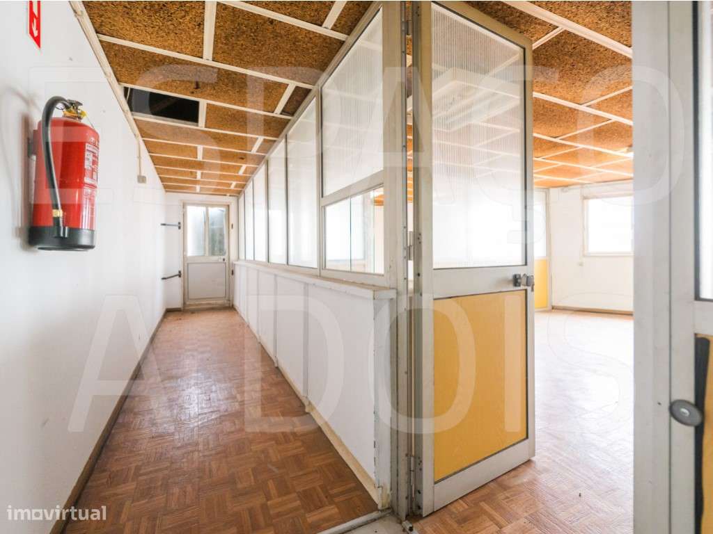 Armazém Amplo; com 2 Pisos! Boa Localização, próximo do Centro da A...-24