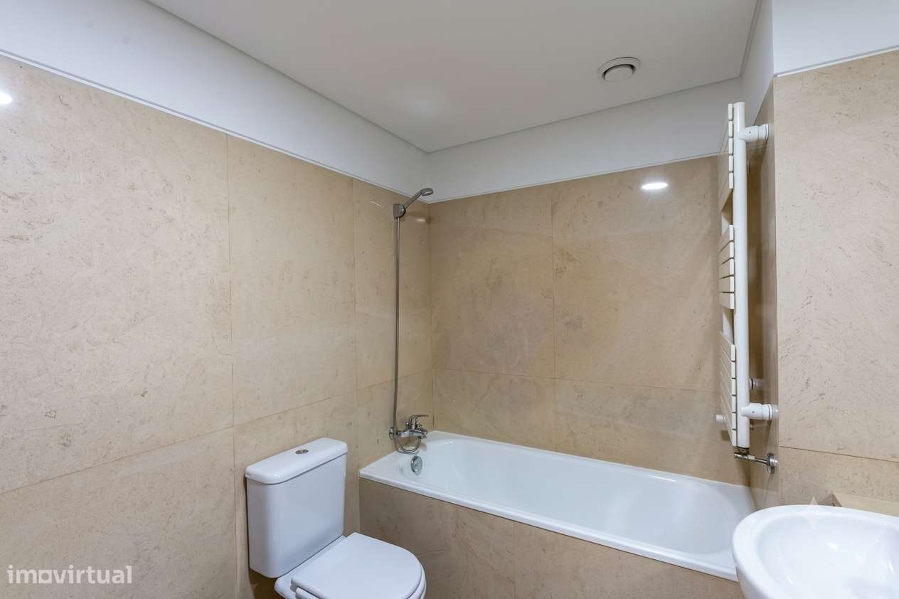 Apartamento T5 com 4 casas de banho e garagem-44