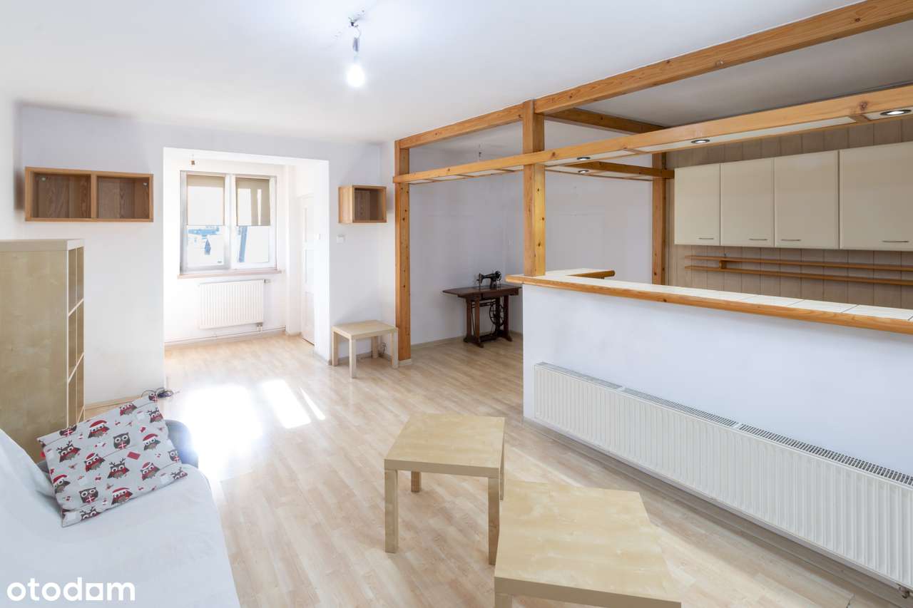 Przytulne mieszkanie typu M-4 blisko Rynku Skoczowa.-1