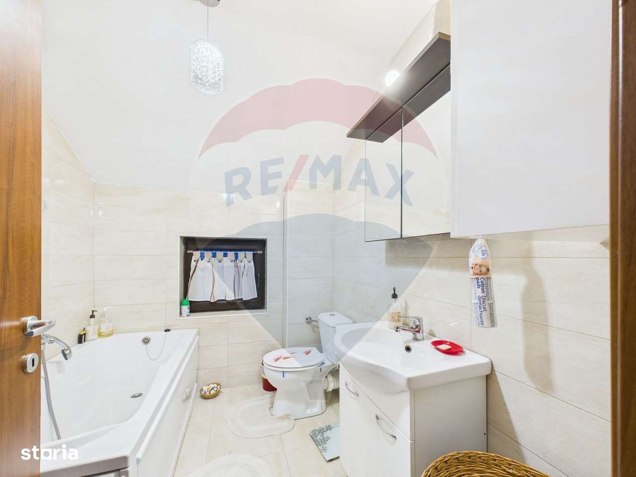 Casă / Vilă cu 5 camere de vânzare în zona Central-9