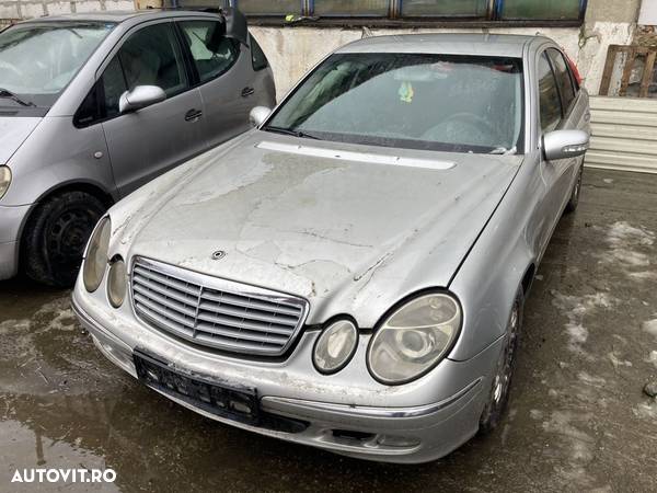 Dezmembrez Mercedes E Class W211 2.2 CDI 646.961 2003 - 1