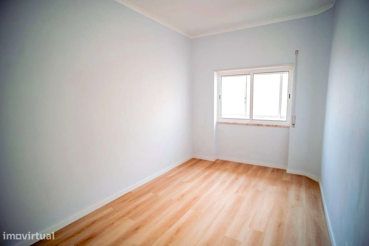 Excelente Apartamento T2 Remodelado – Paio Pires-4