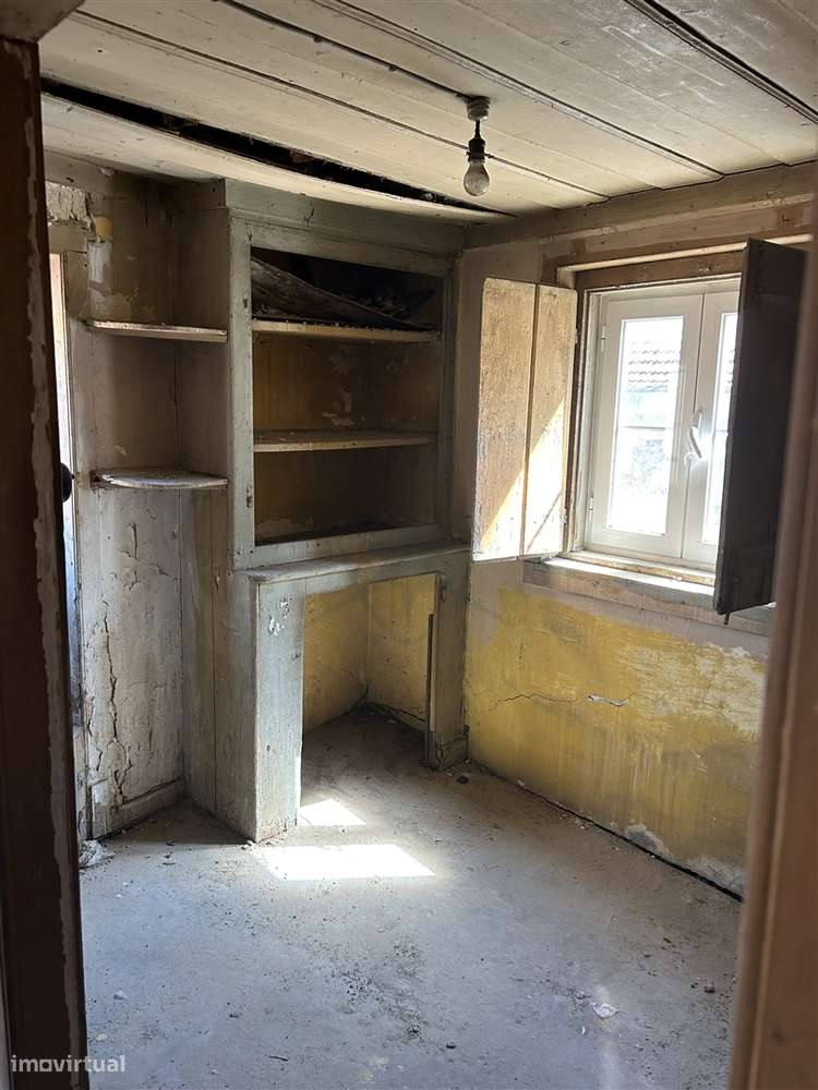 Prédio histórico na emblemática cidade do Montijo para reabilitar-5