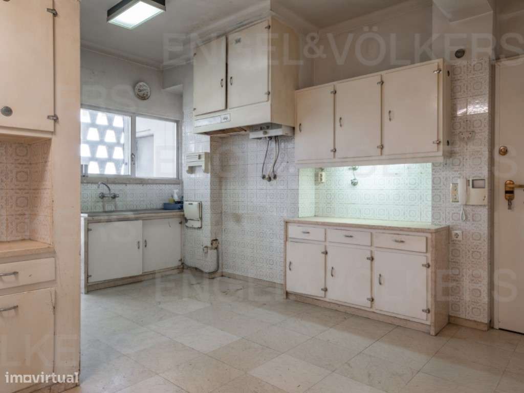 Apartamento com vista panorâmica em Alvalade-26