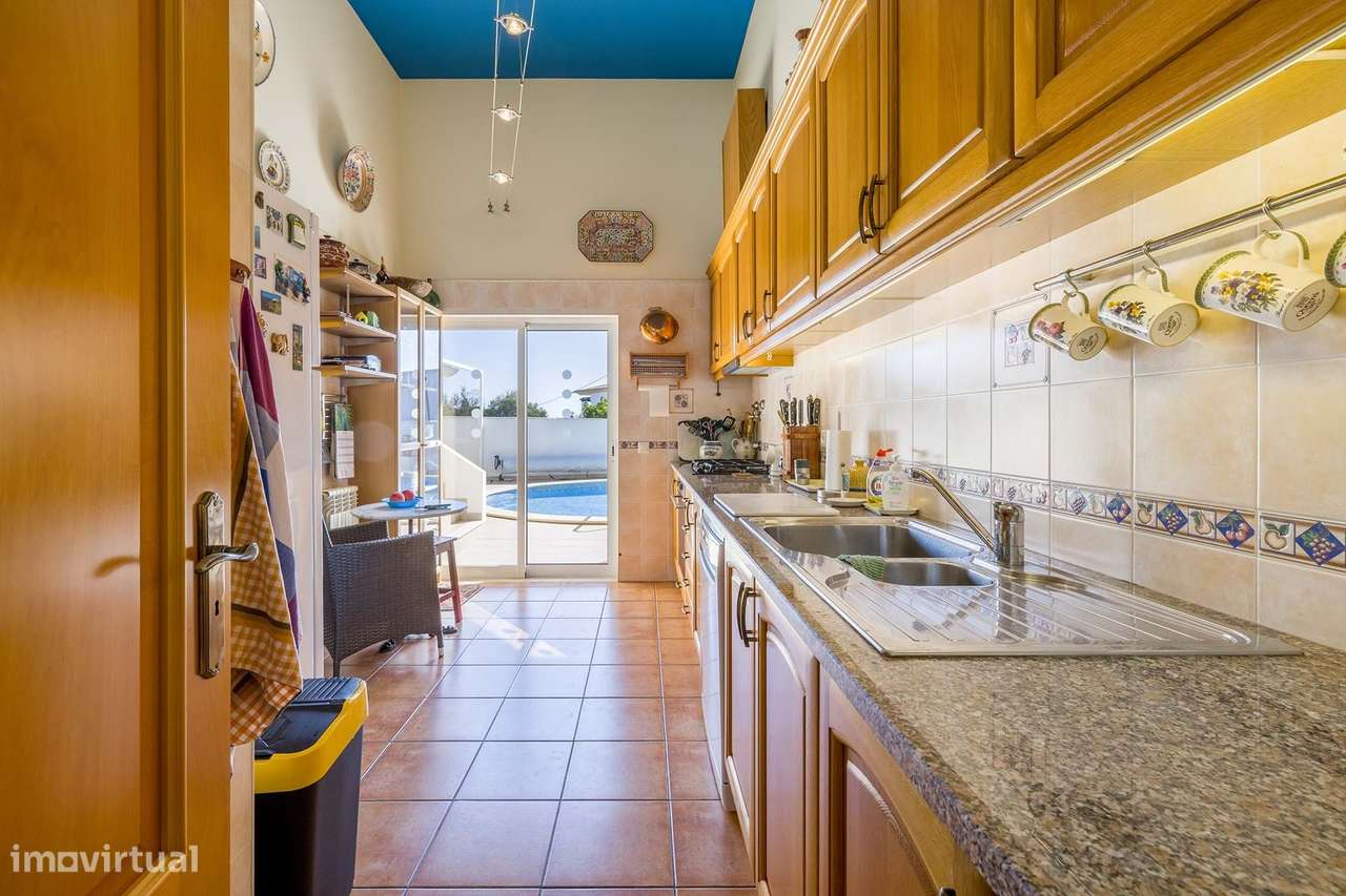 MORADIA TÉRREA V4 COM PISCINA PARA VENDA NO SARGAÇAL-12