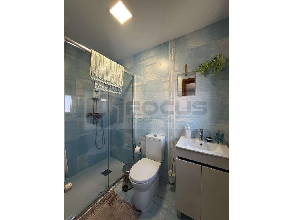 Espaçosa moradia T4 para venda em Esgueira-40