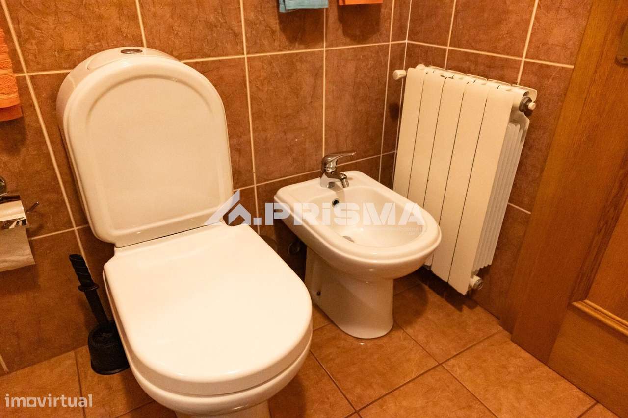 Duplex T3 com Terraço em Alcains – Casa Ideal para Quem Procura Espaço-9