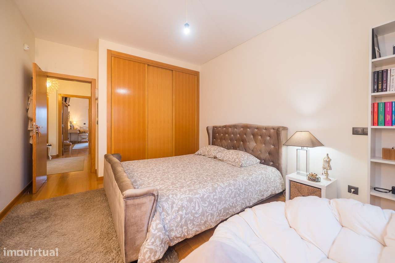 Moradia T-4+1 em Agualva Cacém-32