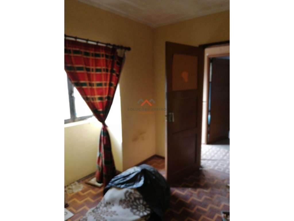 Moradia T4 com Espaço Comercial-32