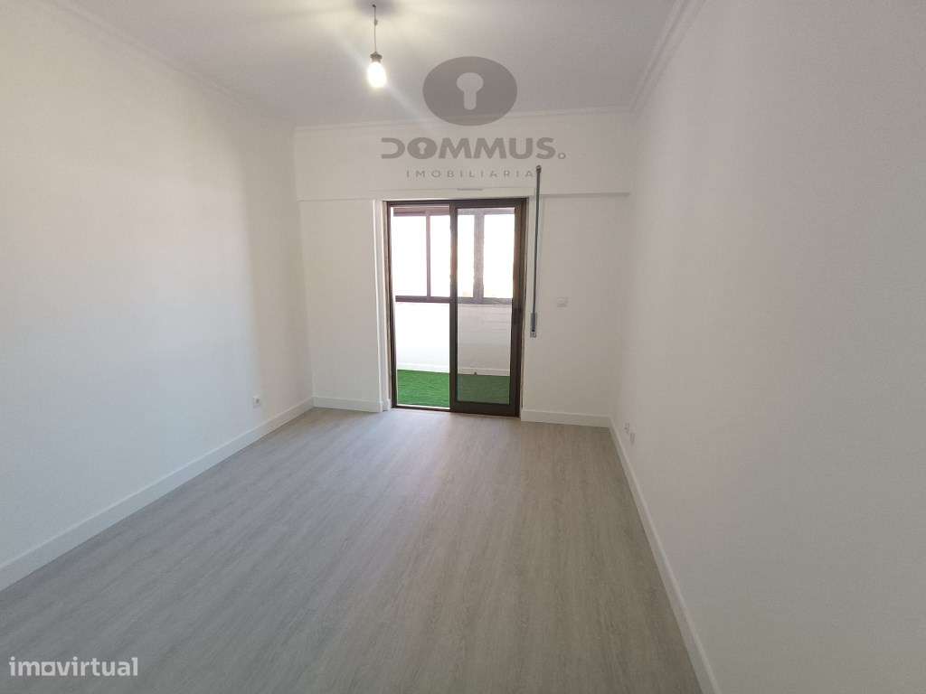 Apartamento T2 Remodelado c/ Arrecadação em São Marcos-21