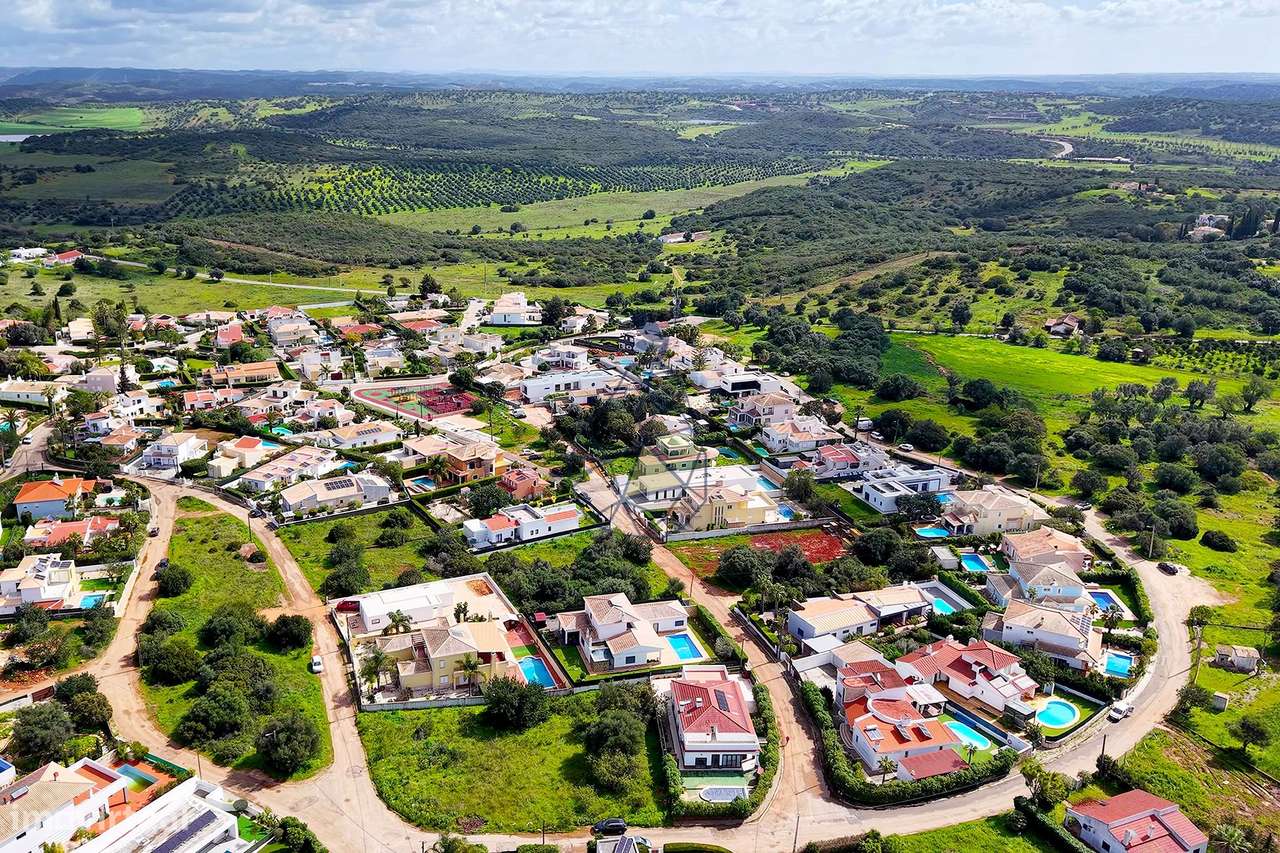 Moradia Nova com Piscina na Urbanização Monte Canelas - Portimão-49
