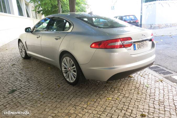 Jaguar XF 2.2 D Premium Luxury - 9