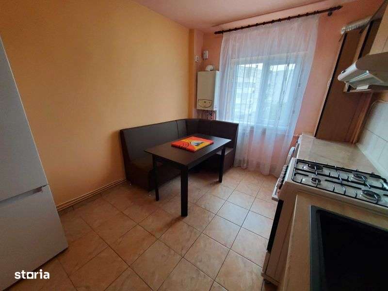 Apartament 2 Camere, Decomandat, Zona de jos, Onesti - Imagine principală: 5/8