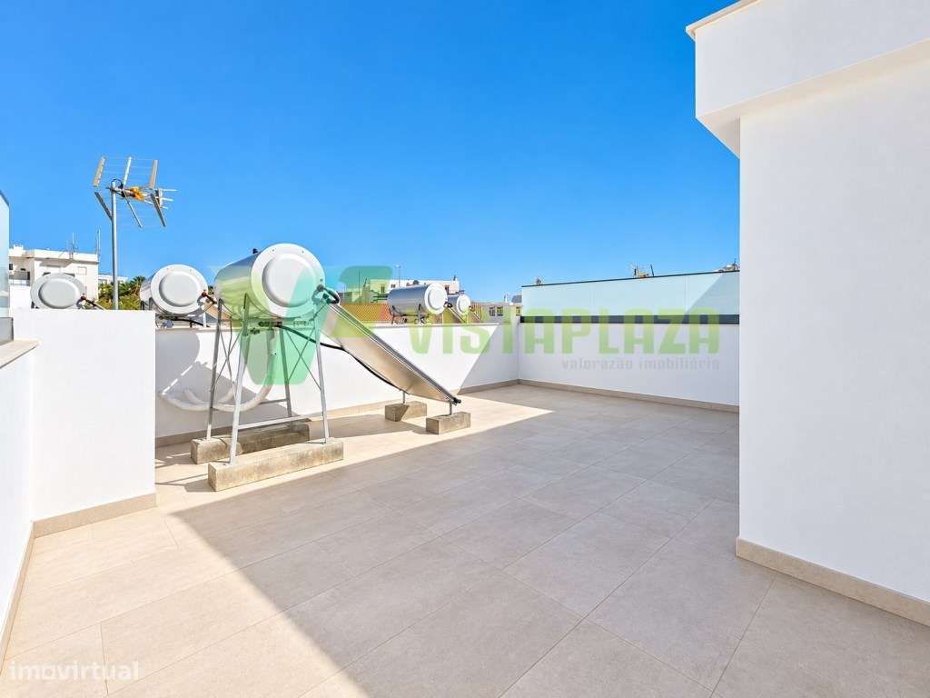 Apartamento T2 com Terraço Privativo, Piscina e Garagem Box em Alvo...-26