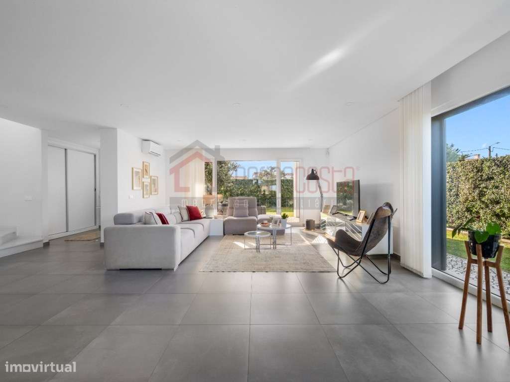 Moradia de Luxo T3 com Piscina e Vista Mar-20