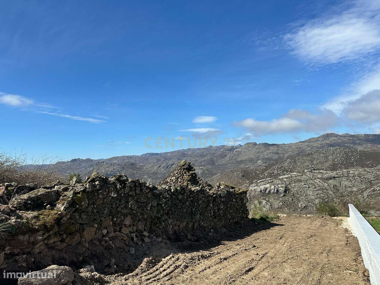 Terreno com Ruina em Pitão das Junias, zona do geres-30